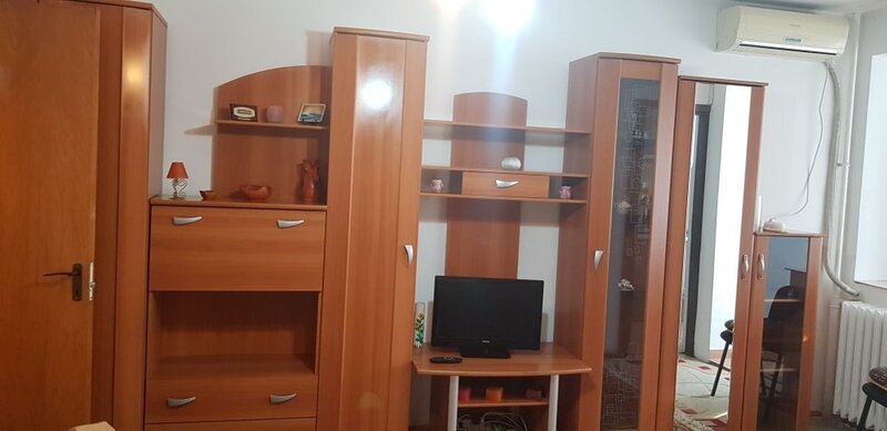 Costin Georgian - 1 Decembrie 1918 - Titan - 10 min metrou Costin Georgian